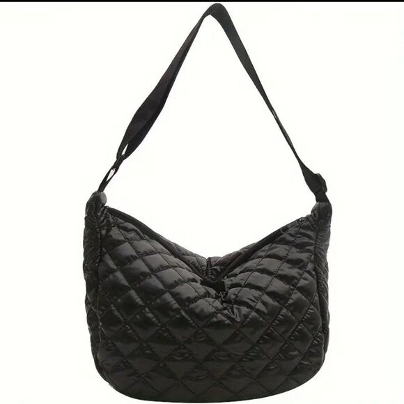 Chic Silvery Quilted Crossbody Bag Spacious & Lightweight with Adjustable Strap - Picture 11 of 12